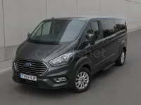 Usado Ford Tourneo Titanium 130 CV (95 kW) 2018 Gris / plata Monovolumen