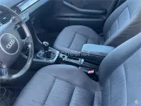 Usado Audi A6 130 CV (95 kW) 2002 Gris / plata Berlina