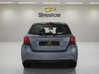 Usado Toyota Yaris Advance 99 CV (72 kW) 2015 Azul Utilitario
