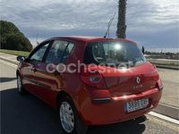 Usado Renault Clio II 85 CV (62 kW) 2006 Rojo Berlina