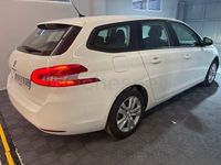 Usado Peugeot 308 SW Active 130 CV (95 kW) 2018 Blanco Familiar