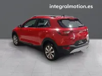 Usado Kia Stonic 100 CV (73 kW) 2024 Rojo SUV