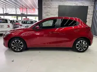 Usado Mazda 2 Luxury 105 CV (77 kW) 2016 Rojo Utilitario