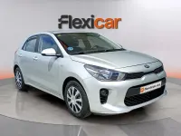 Usado Kia Rio 84 CV (61 kW) 2020 Gris Berlina
