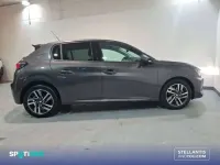 Usado Peugeot 208 Allure 102 CV (75 kW) 2021 Blanco Utilitario