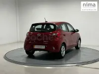 Usado Hyundai i10 67 CV (49 kW) 2022 Rojo Utilitario