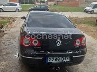 Usado VW Passat Sportline 140 CV (102 kW) 2005 Negro Berlina
