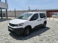 Usado Peugeot Rifter Allure 100 CV (73 kW) 2023 Blanco Monovolumen