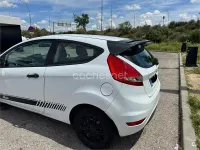 Usado Ford Fiesta Trend 82 CV (60 kW) 2009 Blanco Berlina