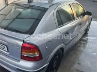 Usado Opel Astra Edition 100 CV (73 kW) 2003 Gris / plata Berlina