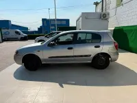 Usado Nissan Almera Visia 98 CV (72 kW) 2005 Gris / plata Berlina
