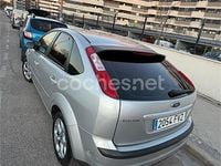 Usado Ford Focus Titanium 115 CV (84 kW) 2008 Gris / plata Berlina