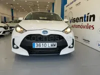 Usado Toyota Yaris Hybrid Active 116 CV (85 kW) 2021 Blanco Berlina