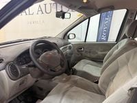 Usado Renault Scénic Dynamique 115 CV (84 kW) 2003 Verde Monovolumen