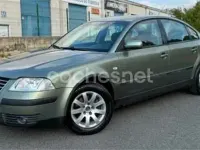 Usado VW Passat Conceptline 100 CV (73 kW) 2002 Gris / plata Berlina