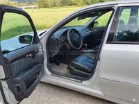 Usado Mercedes E220 Avantgarde 143 CV (105 kW) 2002 Gris / plata Berlina