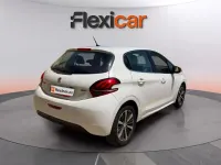 Usado Peugeot 208 Allure 110 CV (80 kW) 2017 Blanco Utilitario
