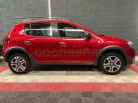Usado Dacia Sandero Essentiel 90 CV (66 kW) 2020 Granate Berlina