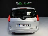 Usado Peugeot 5008 Active 120 CV (88 kW) 2012 Gris / plata Monovolumen