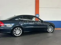 Usado Mercedes E320 Avantgarde 220 CV (161 kW) 2003 Azul Berlina
