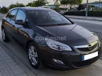Usado Opel Astra Enjoy 110 CV (80 kW) 2012 Gris / plata Berlina