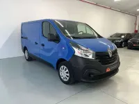 Usado Renault Trafic 120 CV (88 kW) 2018 Azul Monovolumen