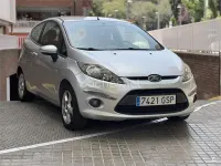 Usado Ford Fiesta Trend 68 CV (50 kW) 2009 Gris / plata Berlina