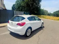 Usado Opel Astra Cosmo 115 CV (84 kW) 2010 Blanco Berlina