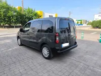 Usado Peugeot Partner Tepee Active 92 CV (67 kW) 2014 Gris / plata Monovolumen
