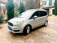 Usado Ford Tourneo Courier Titanium 97 CV (71 kW) 2015 Beige Monovolumen