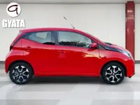 Usado Toyota Aygo X-play 72 CV (52 kW) 2021 Rojo Utilitario