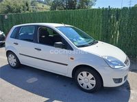 Usado Ford Fiesta Ghia 80 CV (58 kW) 2003 Blanco Berlina