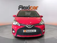 Usado Toyota Yaris Active 69 CV (50 kW) 2016 Rojo Berlina
