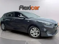 Usado Kia Ceed 136 CV (100 kW) 2023 Gris Utilitario