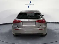 Usado Mercedes A180 109 CV (80 kW) 2021 Gris Utilitario