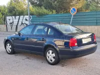 Usado VW Passat Comfortline 125 CV (91 kW) 2000 Azul Berlina