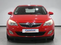 Usado Opel Astra Cosmo 110 CV (80 kW) 2010 Rojo