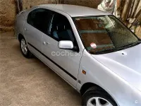 Usado Nissan Primera 90 CV (66 kW) 1999 Gris / plata Familiar