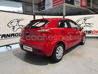 Usado Kia Rio 85 CV (62 kW) 2013 Rojo Berlina
