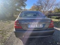 Usado Mercedes E280 Avantgarde 190 CV (139 kW) 2005 Gris / plata Berlina