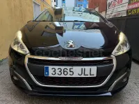 Usado Peugeot 208 GT-line 120 CV (88 kW) 2016 Negro Utilitario