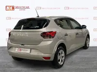 Usado Dacia Sandero Essentiel 91 CV (66 kW) 2024 Gris / plata Berlina