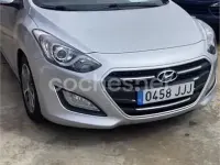 Usado Hyundai i30 100 CV (73 kW) 2015 Gris / plata Berlina