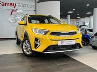 Usado Kia Stonic 84 CV (61 kW) 2022 Amarillo SUV