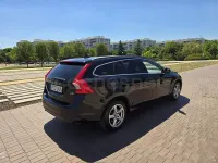 Usado Volvo V60 Momentum 115 CV (84 kW) 2015 Negro Familiar
