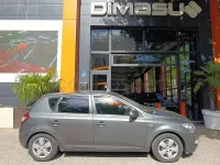 Usado Kia Ceed 90 CV (66 kW) 2011 Gris / plata Utilitario