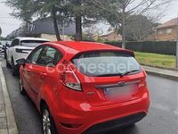 Usado Ford Fiesta Trend 100 CV (73 kW) 2016 Rojo Berlina