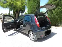 Usado Fiat Punto 95 CV (69 kW) 2004 Negro Utilitario