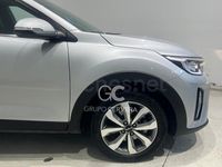 Usado Kia Stonic 100 CV (73 kW) 2023 Gris / plata SUV
