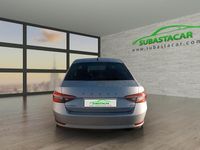 Usado Skoda Superb Style 218 CV (160 kW) 2021 Gris plata metalizado Berlina